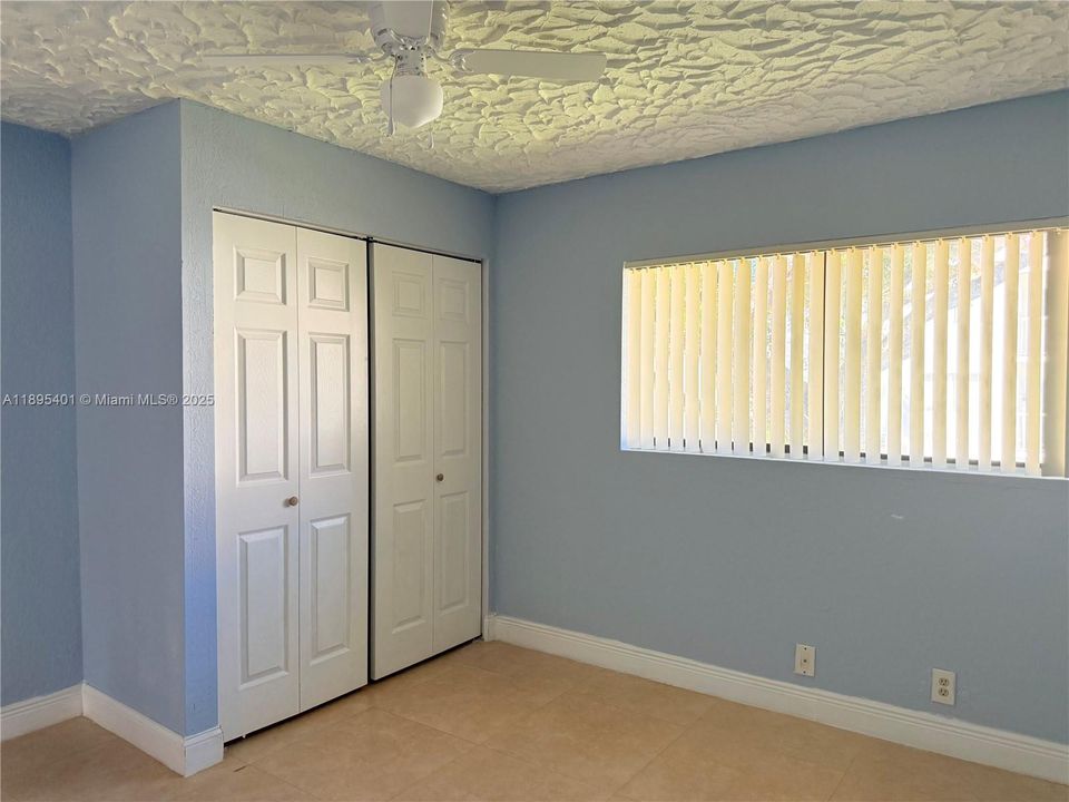 Activo con contrato: $409,900 (3 camas, 2 baños, 1582 Pies cuadrados)