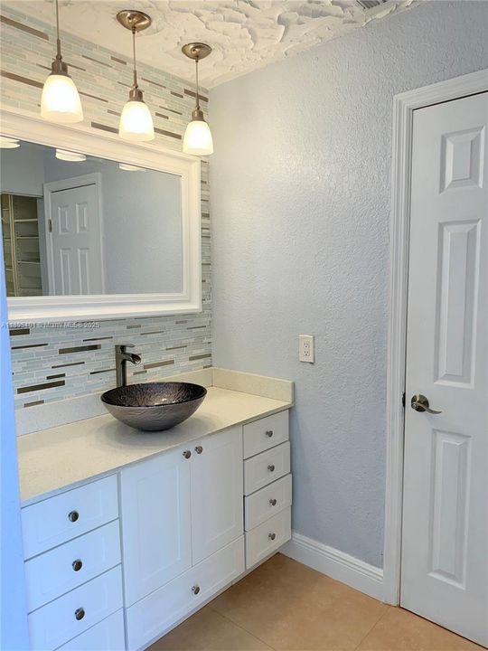 Activo con contrato: $409,900 (3 camas, 2 baños, 1582 Pies cuadrados)