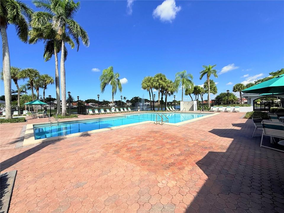 Activo con contrato: $409,900 (3 camas, 2 baños, 1582 Pies cuadrados)