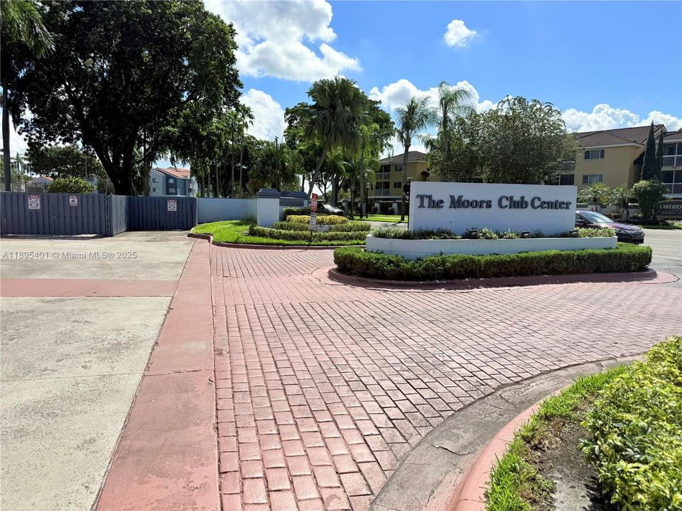 Activo con contrato: $409,900 (3 camas, 2 baños, 1582 Pies cuadrados)