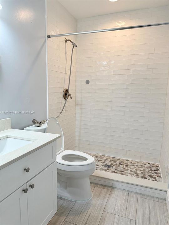 Activo con contrato: $409,900 (3 camas, 2 baños, 1582 Pies cuadrados)