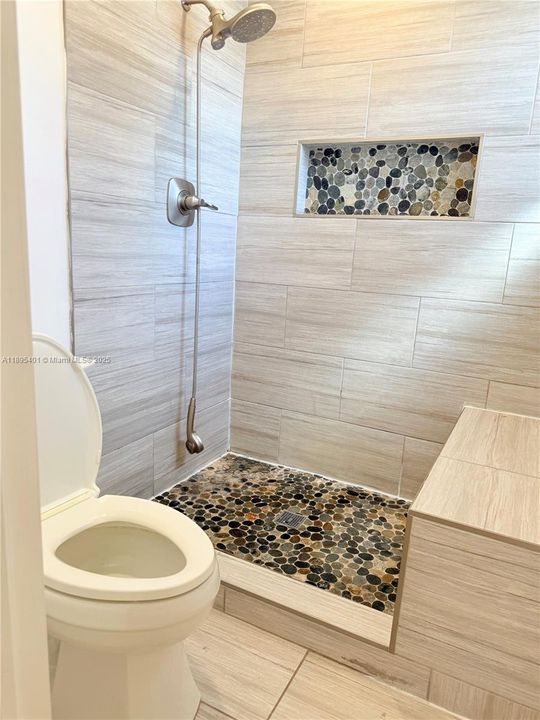 Activo con contrato: $409,900 (3 camas, 2 baños, 1582 Pies cuadrados)