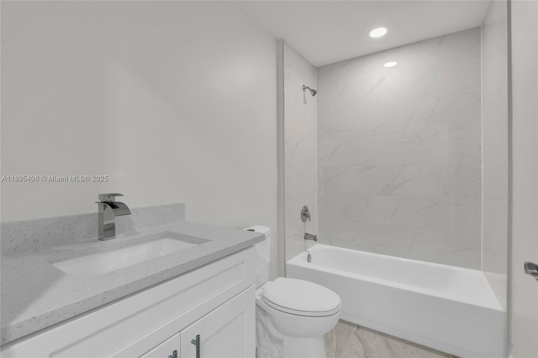 待售: $304,999 (3 贝兹, 2 浴室, 0 平方英尺)