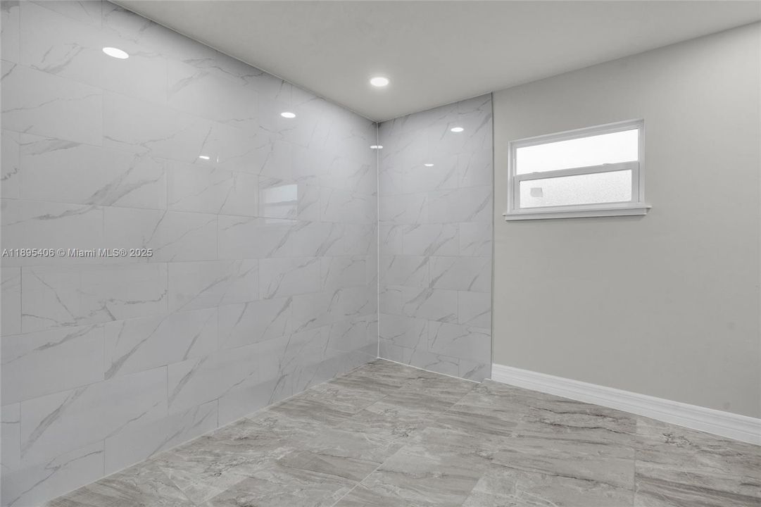 待售: $304,999 (3 贝兹, 2 浴室, 0 平方英尺)