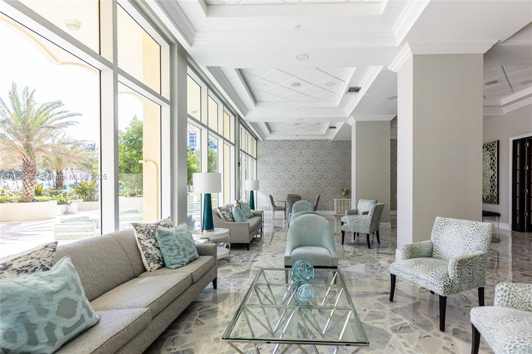 For Sale: $440,000 (1 beds, 1 baths, 835 Square Feet)