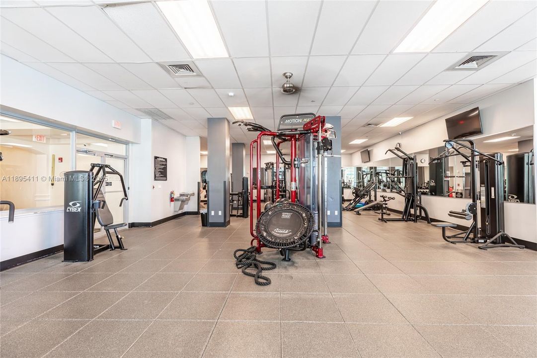 For Sale: $440,000 (1 beds, 1 baths, 835 Square Feet)