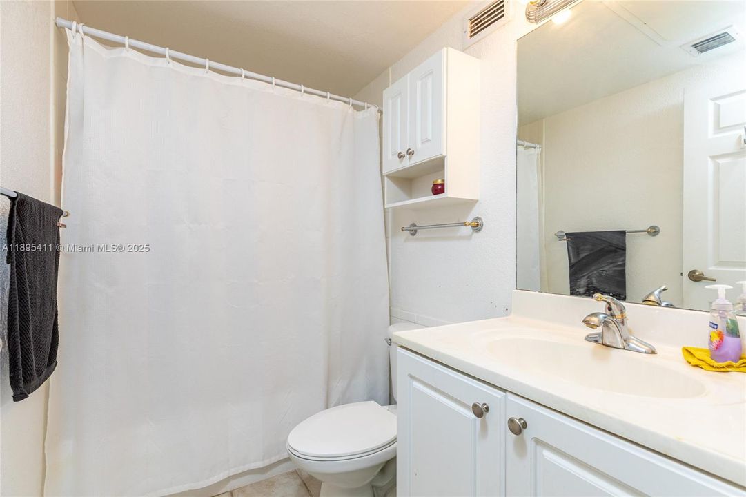 For Sale: $440,000 (1 beds, 1 baths, 835 Square Feet)