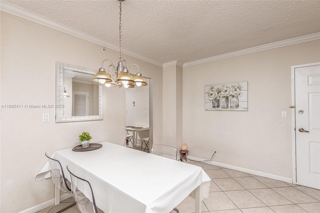 For Sale: $440,000 (1 beds, 1 baths, 835 Square Feet)