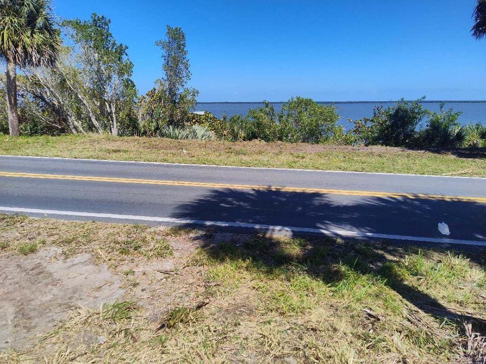 На продажу: $650,000 (2.04 acres)