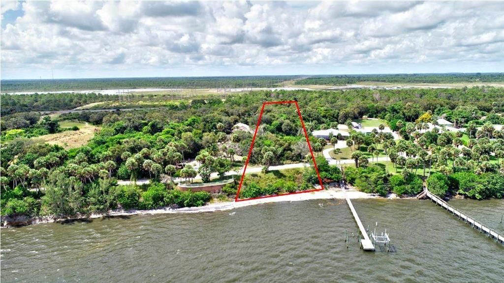 На продажу: $650,000 (2.04 acres)