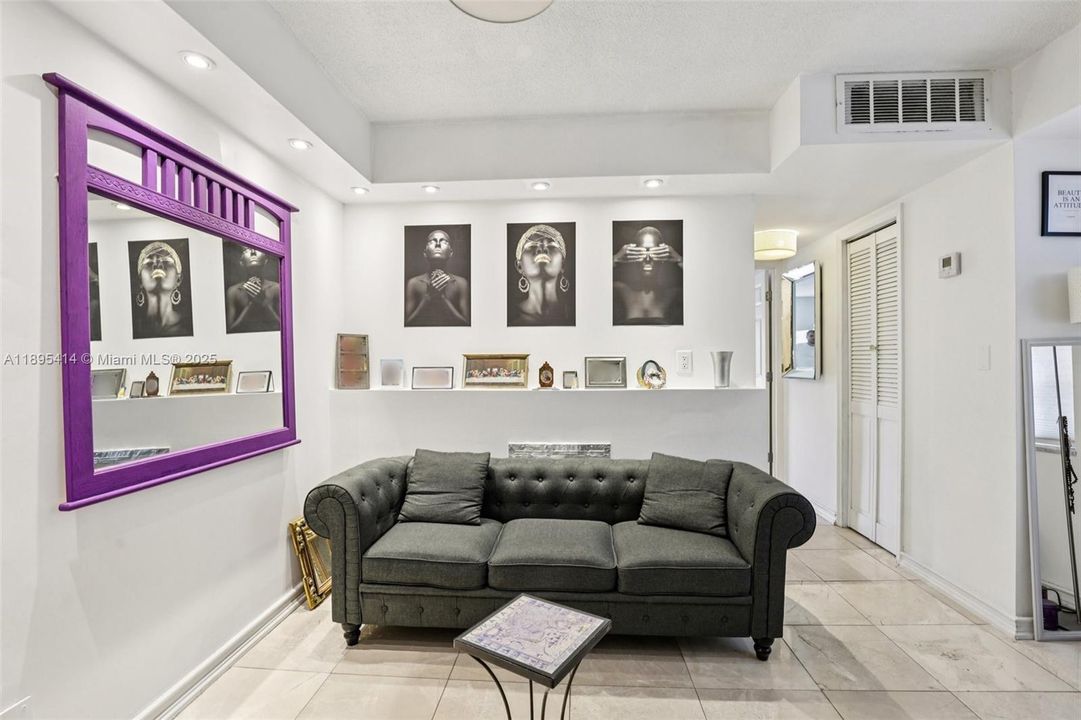 Activo con contrato: $289,999 (1 camas, 1 baños, 730 Pies cuadrados)