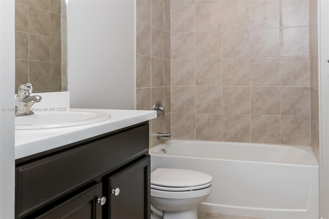 Recientemente alquilado: $2,160 (4 camas, 2 baños, 1833 Pies cuadrados)