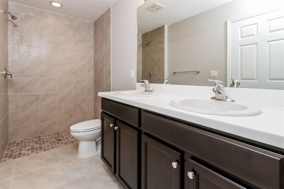 Recientemente alquilado: $2,160 (4 camas, 2 baños, 1833 Pies cuadrados)