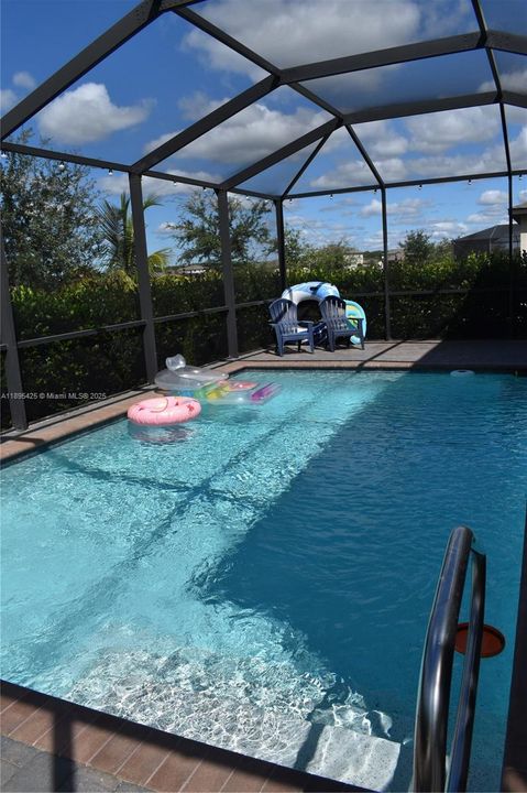 For Sale: $750,000 (5 beds, 3 baths, 3302 Square Feet)