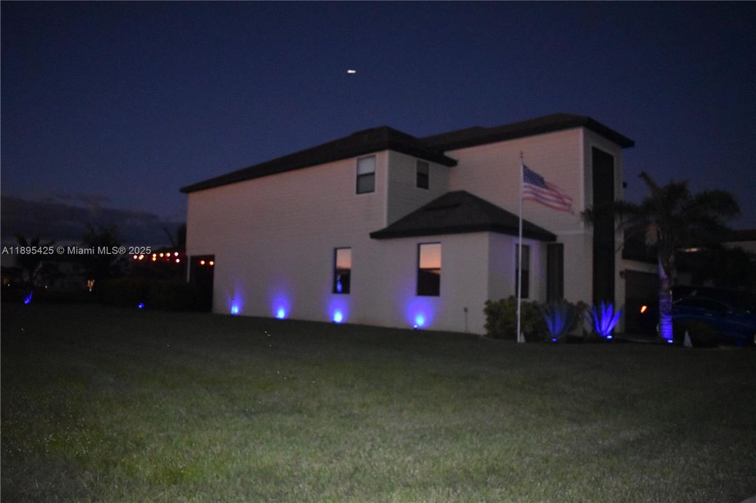 For Sale: $750,000 (5 beds, 3 baths, 3302 Square Feet)