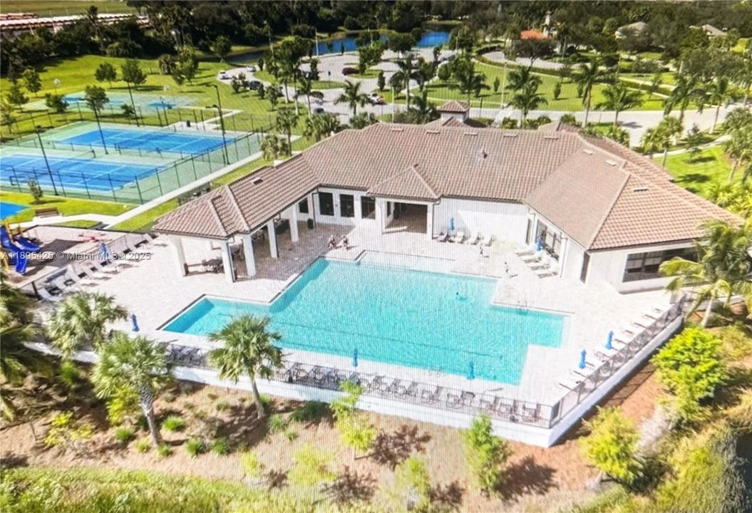 For Sale: $750,000 (5 beds, 3 baths, 3302 Square Feet)