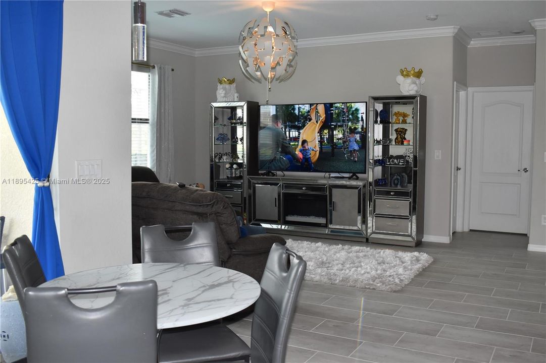 For Sale: $750,000 (5 beds, 3 baths, 3302 Square Feet)