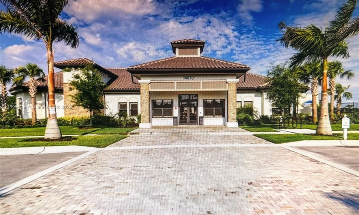 For Sale: $750,000 (5 beds, 3 baths, 3302 Square Feet)