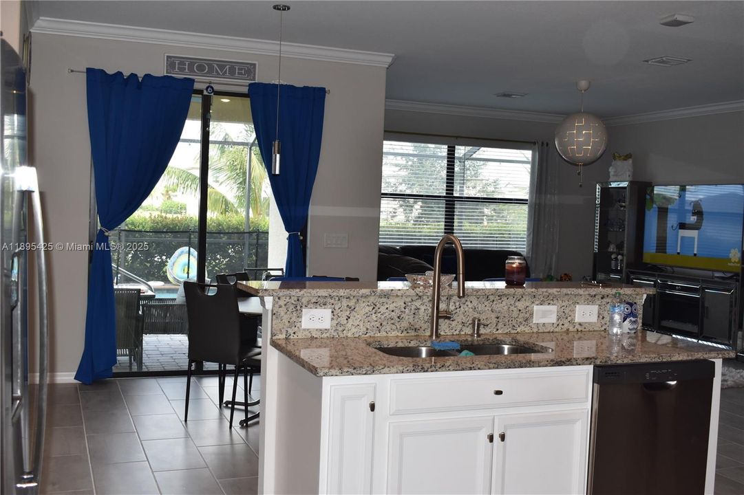 For Sale: $750,000 (5 beds, 3 baths, 3302 Square Feet)