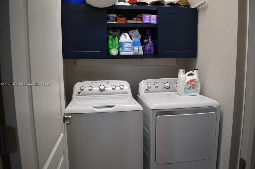 For Sale: $750,000 (5 beds, 3 baths, 3302 Square Feet)