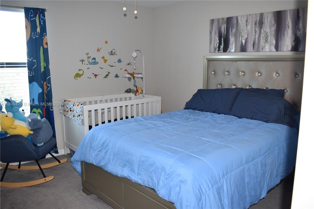 For Sale: $750,000 (5 beds, 3 baths, 3302 Square Feet)