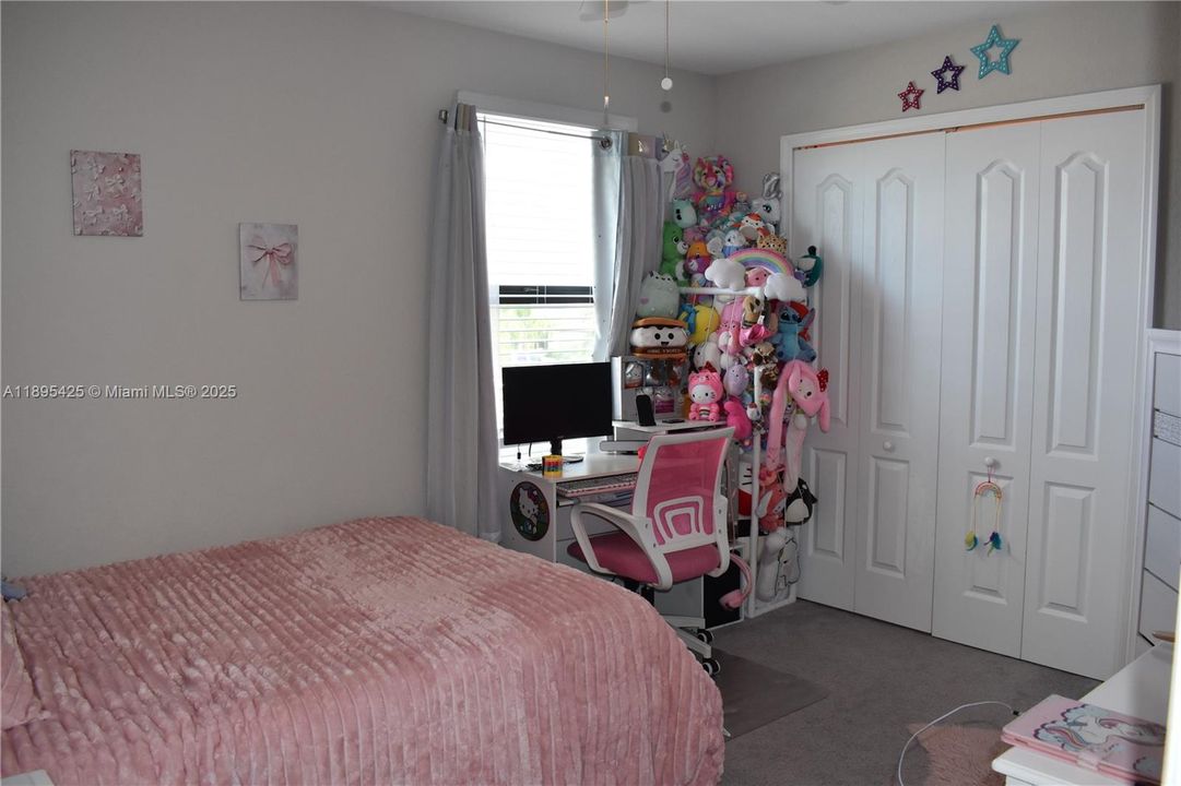 For Sale: $750,000 (5 beds, 3 baths, 3302 Square Feet)