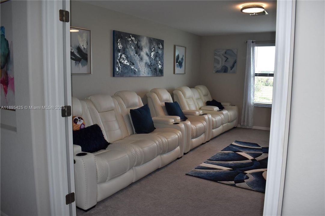 For Sale: $750,000 (5 beds, 3 baths, 3302 Square Feet)