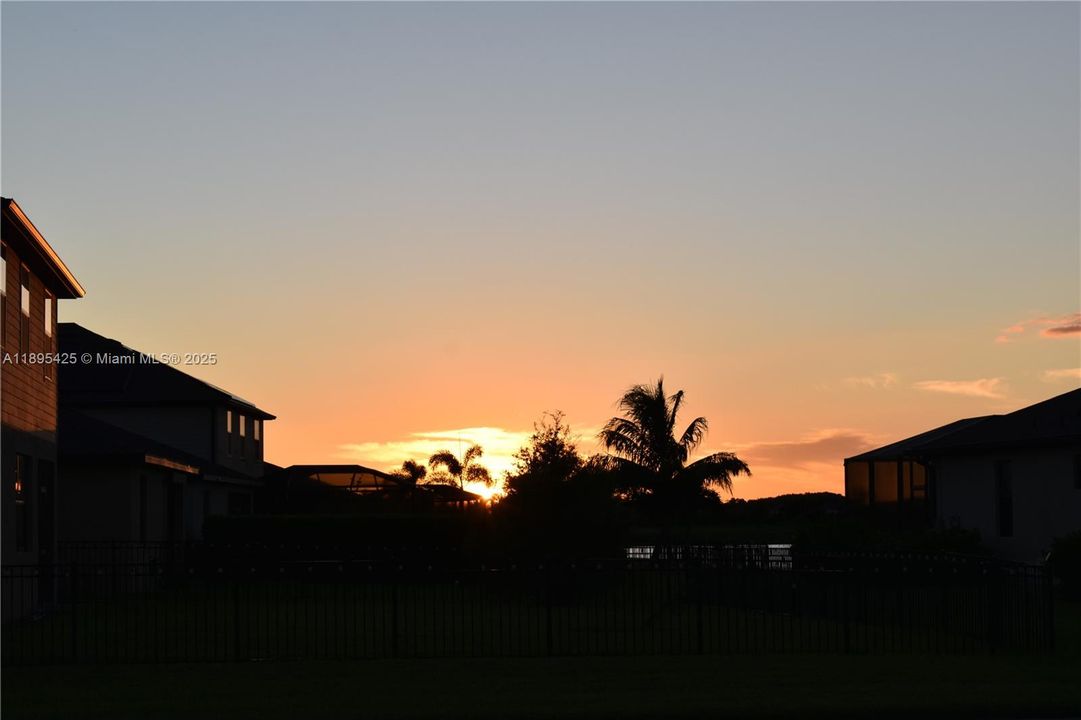 For Sale: $750,000 (5 beds, 3 baths, 3302 Square Feet)