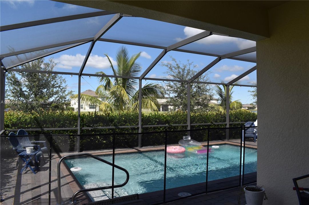 For Sale: $750,000 (5 beds, 3 baths, 3302 Square Feet)