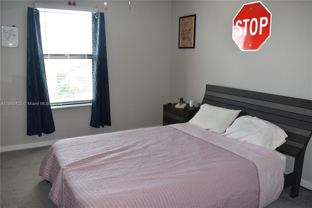 For Sale: $750,000 (5 beds, 3 baths, 3302 Square Feet)