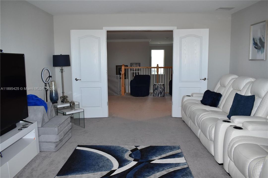 For Sale: $750,000 (5 beds, 3 baths, 3302 Square Feet)