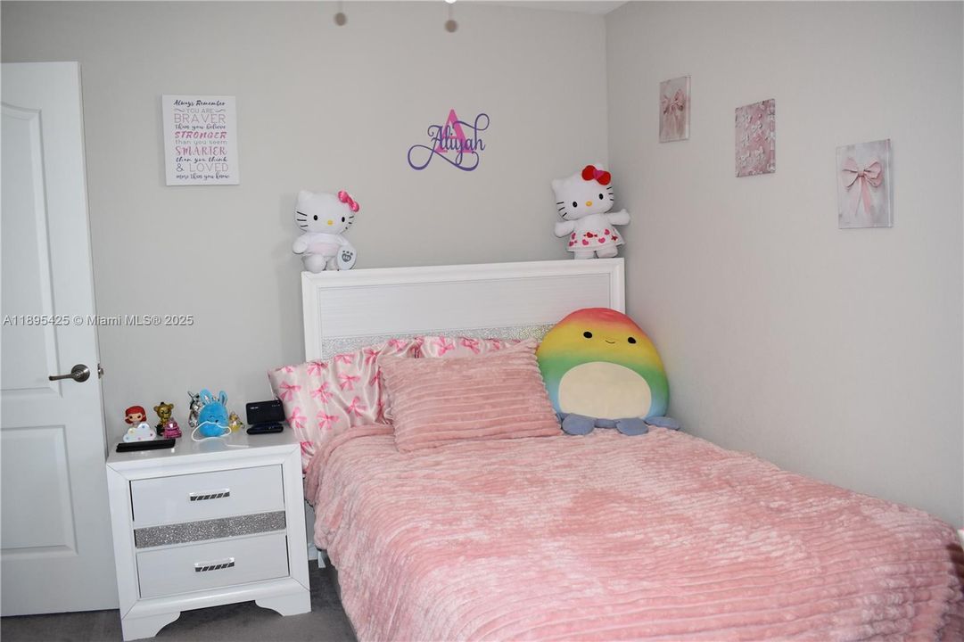 For Sale: $750,000 (5 beds, 3 baths, 3302 Square Feet)