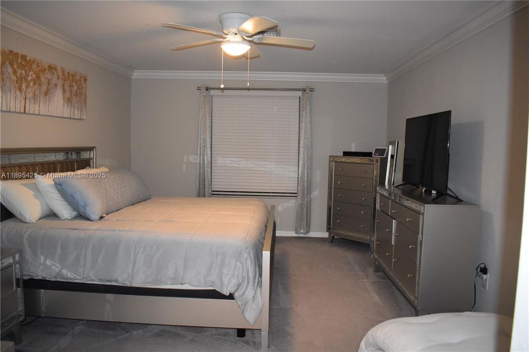 For Sale: $750,000 (5 beds, 3 baths, 3302 Square Feet)