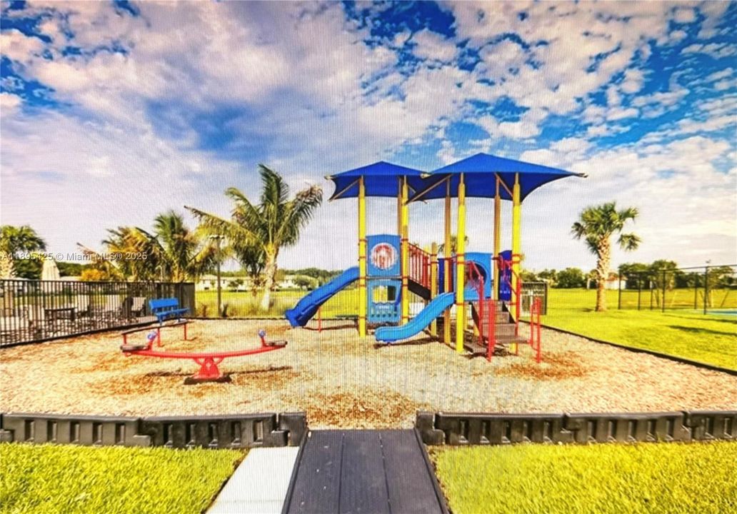 For Sale: $750,000 (5 beds, 3 baths, 3302 Square Feet)