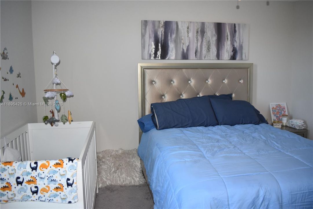 For Sale: $750,000 (5 beds, 3 baths, 3302 Square Feet)