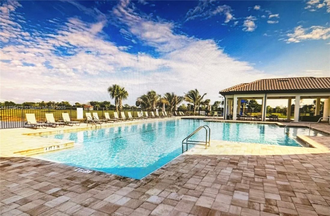 For Sale: $750,000 (5 beds, 3 baths, 3302 Square Feet)