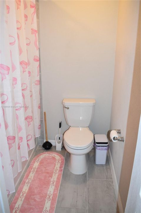 For Sale: $750,000 (5 beds, 3 baths, 3302 Square Feet)