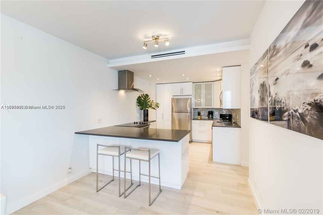 待售: $1,200,000 (2 贝兹, 2 浴室, 1287 平方英尺)