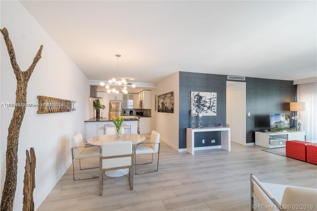 待售: $1,200,000 (2 贝兹, 2 浴室, 1287 平方英尺)