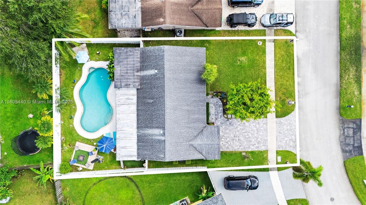 合同活跃: $549,900 (3 贝兹, 2 浴室, 1235 平方英尺)