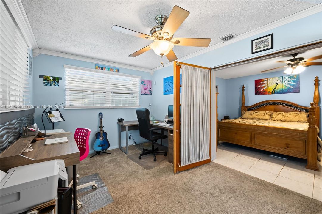 合同活跃: $549,900 (3 贝兹, 2 浴室, 1235 平方英尺)