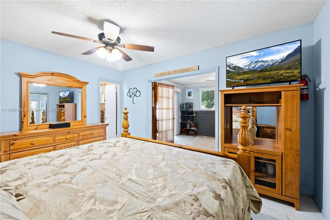 合同活跃: $549,900 (3 贝兹, 2 浴室, 1235 平方英尺)