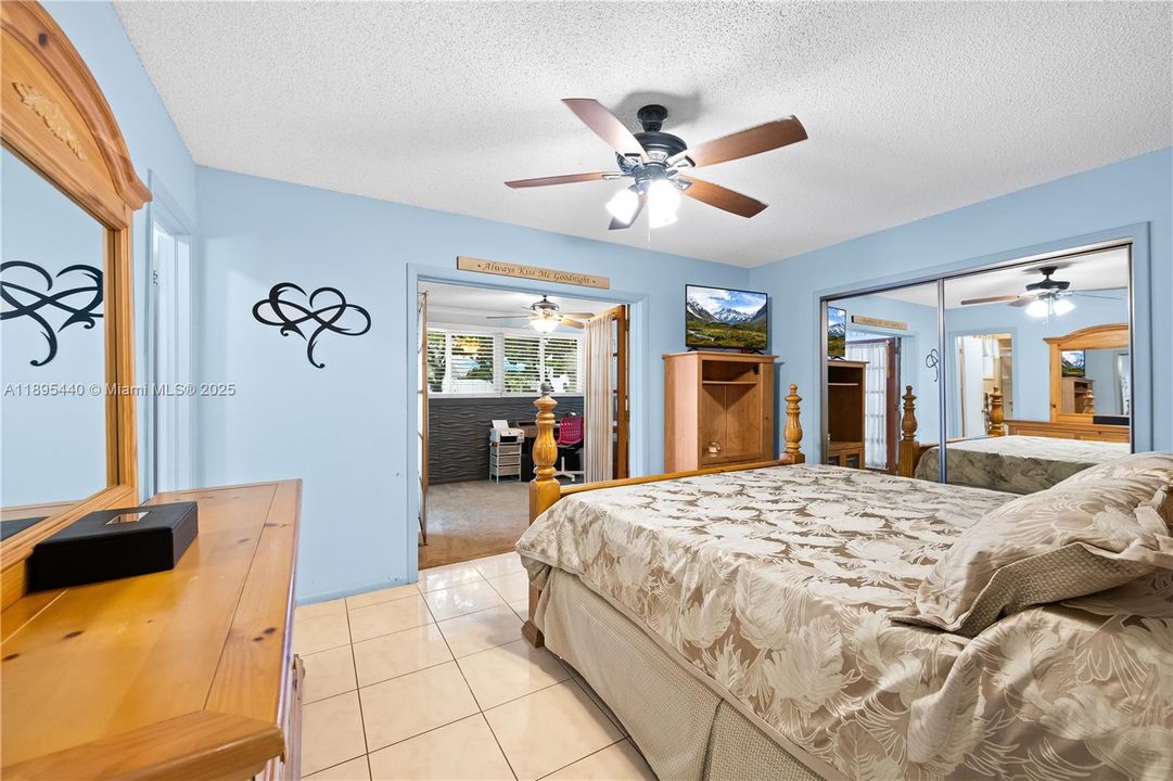 合同活跃: $549,900 (3 贝兹, 2 浴室, 1235 平方英尺)