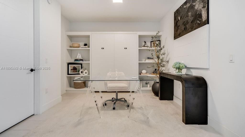 出租: $8,500 (1 贝兹, 2 浴室, 975 平方英尺)