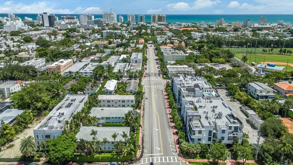 出租: $8,500 (1 贝兹, 2 浴室, 975 平方英尺)