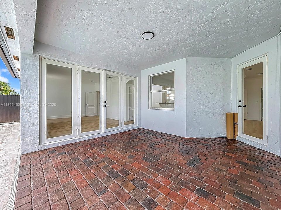 For Sale: $878,000 (4 beds, 3 baths, 2825 Square Feet)