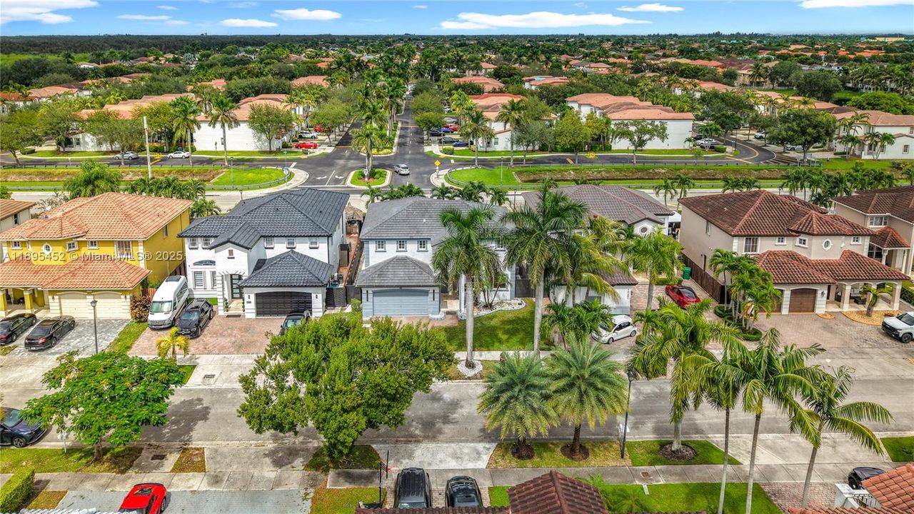 For Sale: $878,000 (4 beds, 3 baths, 2825 Square Feet)