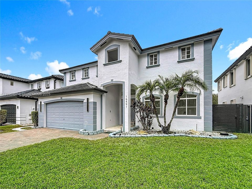 For Sale: $878,000 (4 beds, 3 baths, 2825 Square Feet)