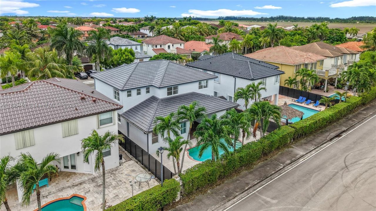 For Sale: $878,000 (4 beds, 3 baths, 2825 Square Feet)