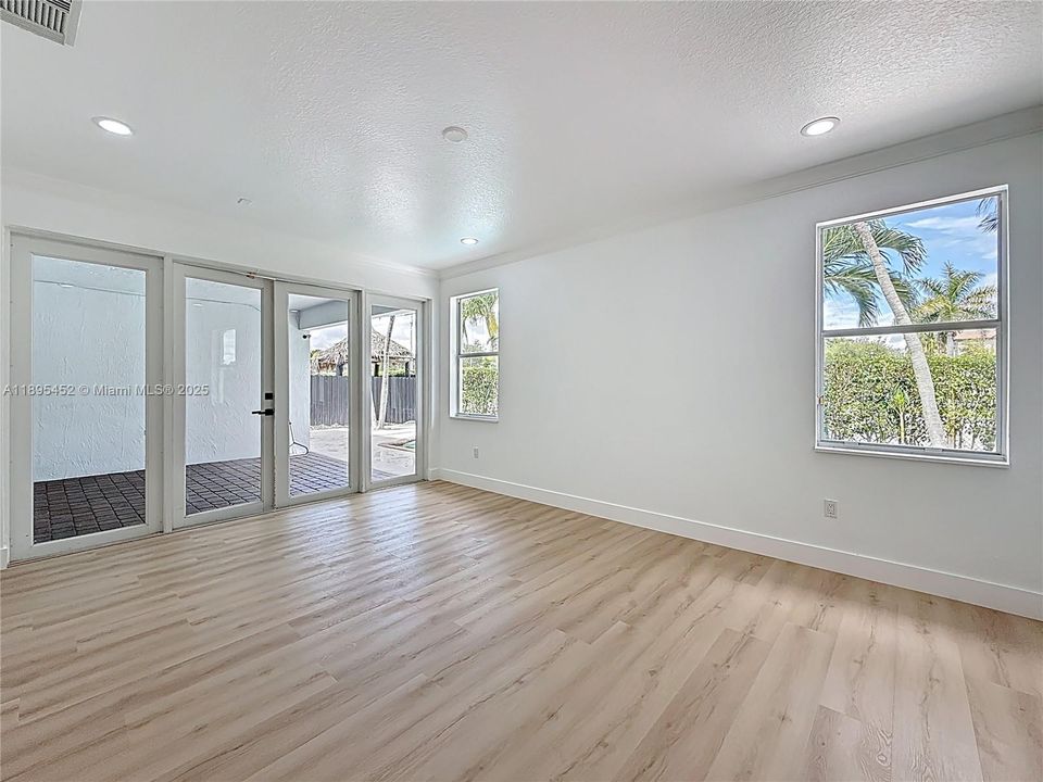 For Sale: $878,000 (4 beds, 3 baths, 2825 Square Feet)